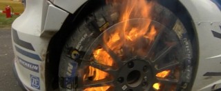 Copertina di Rally Germania, a fuoco la ruota dell’auto di Andreas Mikkelsen – VIDEO