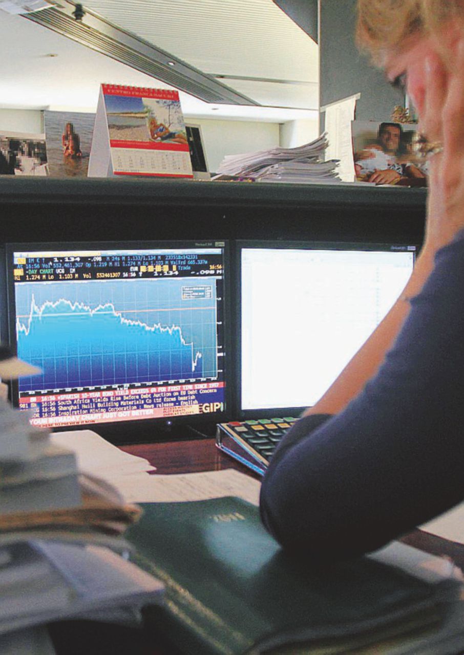 Mps regge, Unicredit precipita