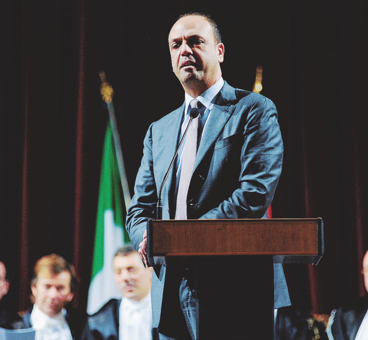 Condoni, gli alfaniani falliscono il “sacco” e non salvano gli abusivi