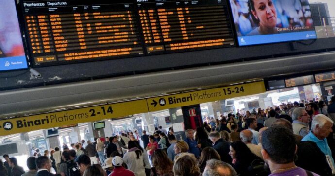 Il caos treni colpisce ancora: rischia pure la legge elettorale
