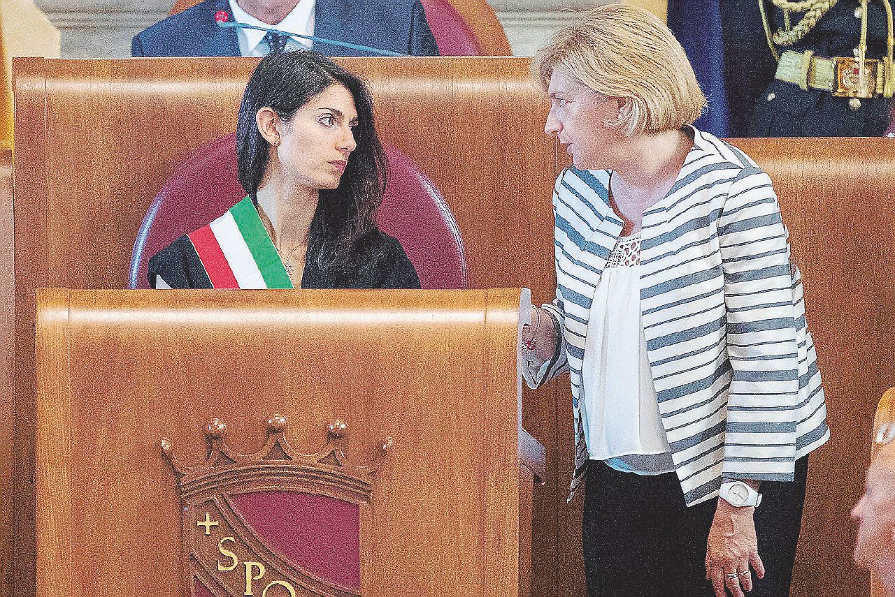 Rifiuti Roma, gli sms del Pd alla Muraro dopo la nomina: “Dovevamo sceglierti noi”