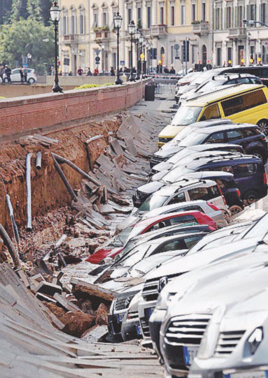Copertina di Arno, Publiacqua accusa Nardella per la frana