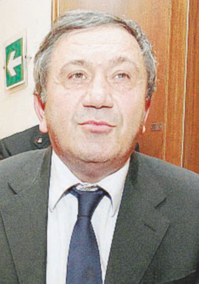 Schifani e Azzollini mollano Alfano e tornano da Silvio Schifani e Azzollini mollano Alfano e tornano da Silvio