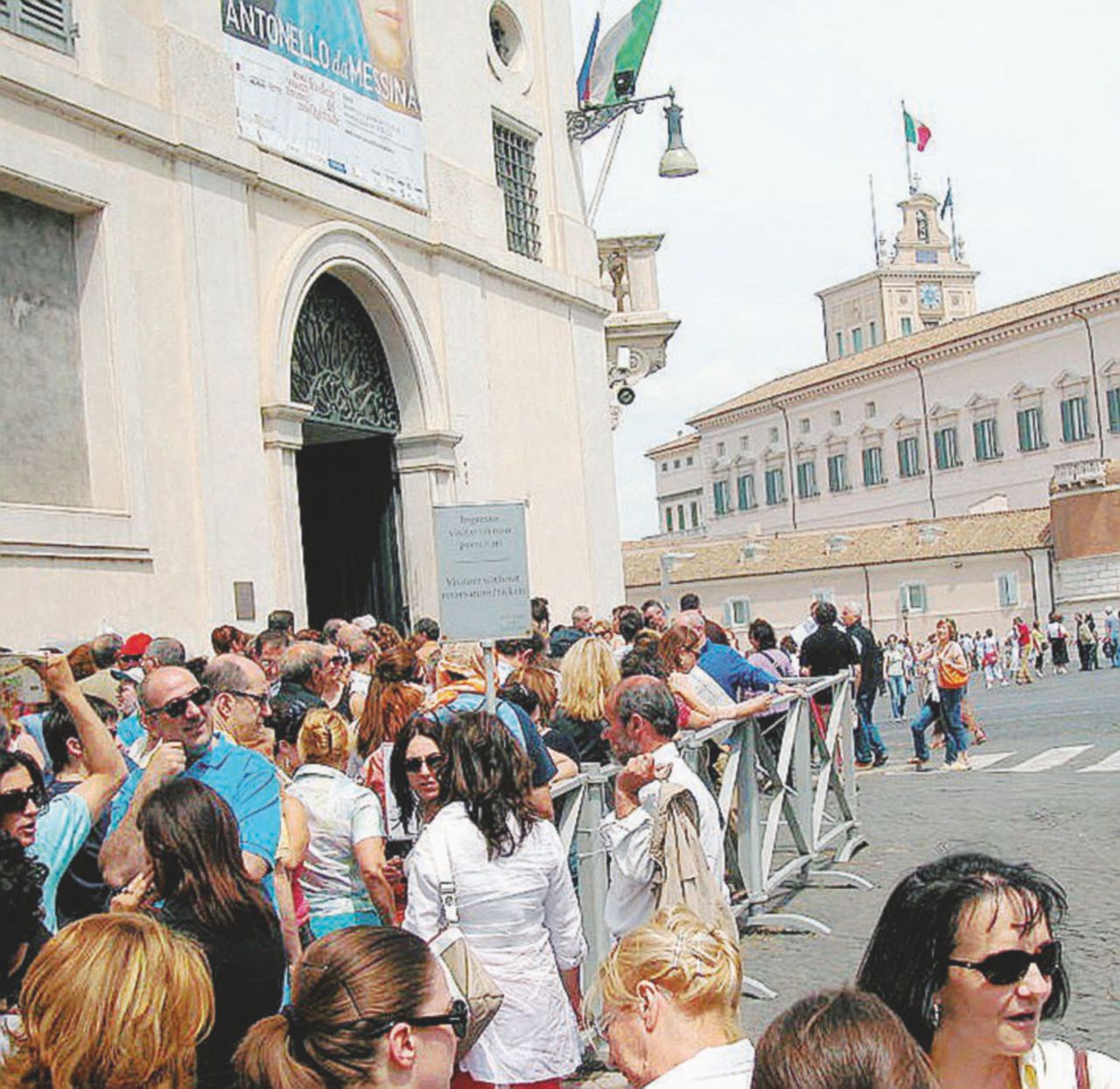 Copertina di Franceschini soffia le Scuderie a Virginia Raggi
