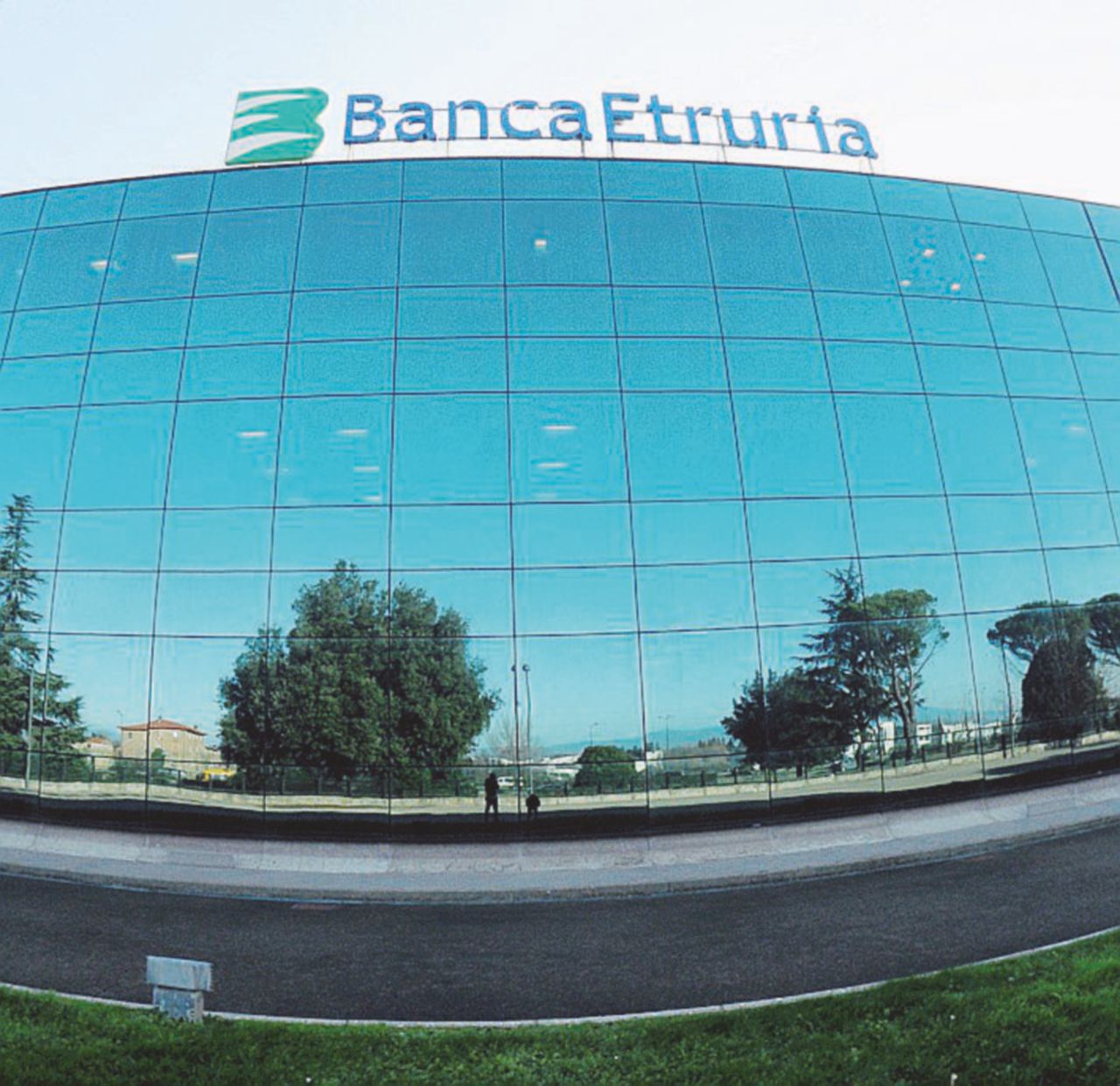 Si rischia il buco: stop alla vendita di Etruria & C.