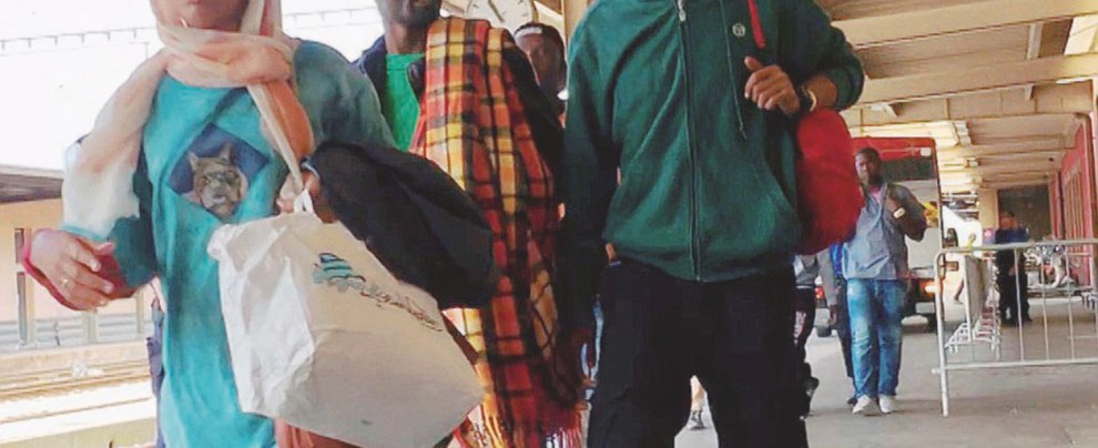 Migranti alla stazione di Como e, al valico di Chiasso. Sono in gran parte etiopi ed eritrei Como come Ventimiglia, in 400 bloccati in stazione