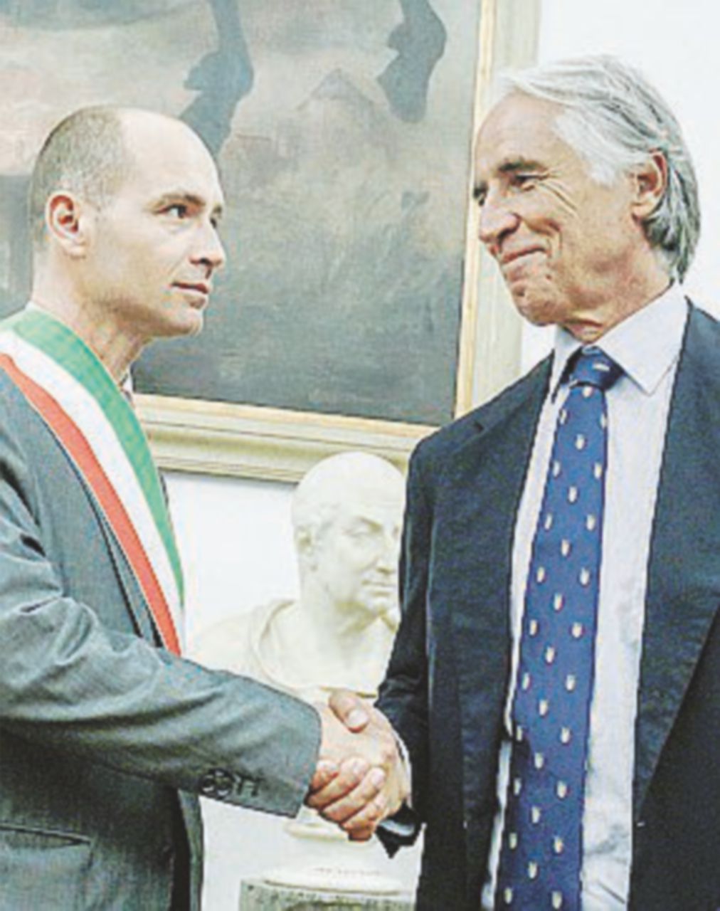 Copertina di Malagò prova a sedurre la Raggi, lei rinvia: “Decido a settembre”