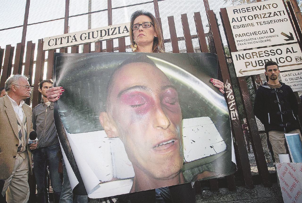 Copertina di Agenti, un’indagine a carico dà una spinta alla carriera