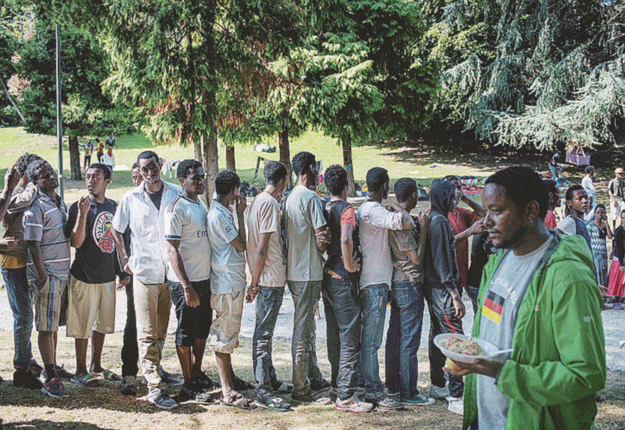 La stretta svizzera dopo quella francese, migranti in trappola fino a Milano