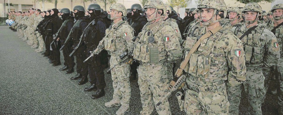 Unità durante la cerimonia a Pisa per la costituzione del Comando forze speciali (Comfose) - Ansa Vedere senza essere visti: la guerra in silenzio