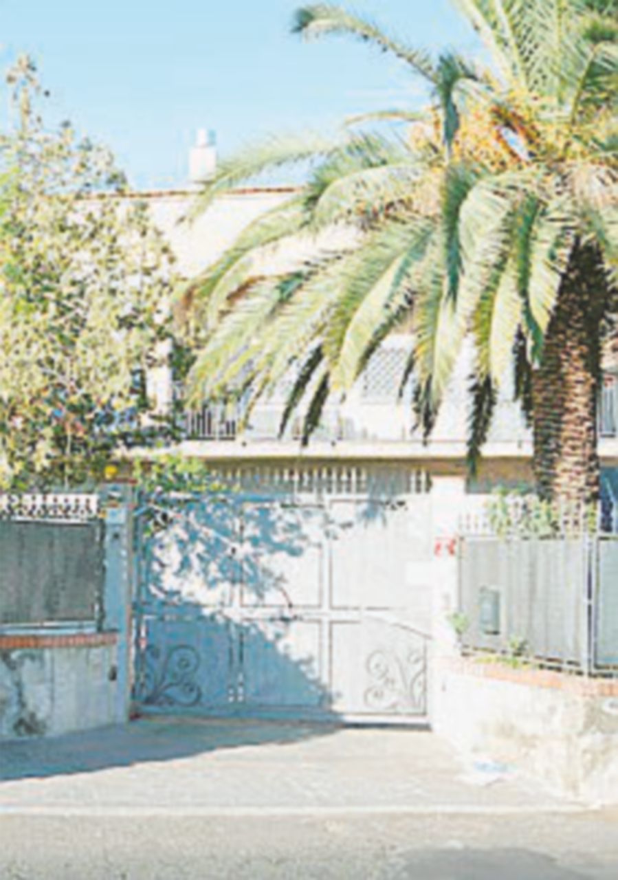 Sbranato a 18 mesi dai cani di casa: indagata la madre