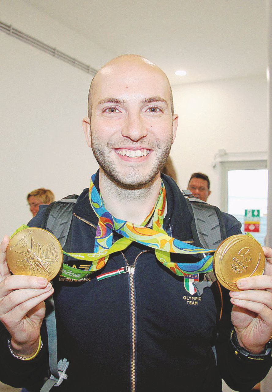 Copertina di Olimpionici, non si vive di pane e medaglie