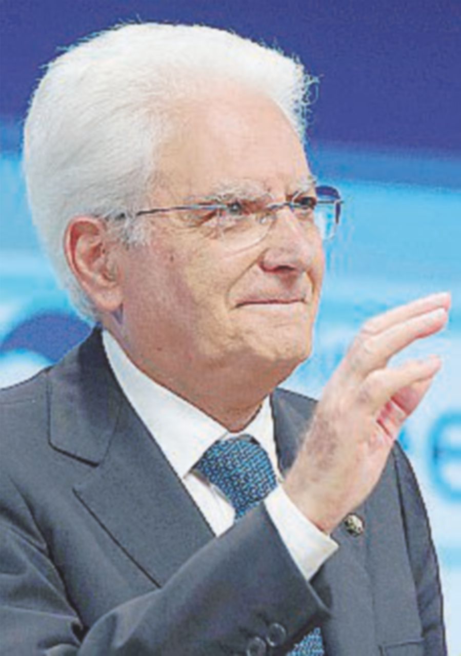 Mattarella apre sui rifugiati, Salvini lo attacca, “Scafista”