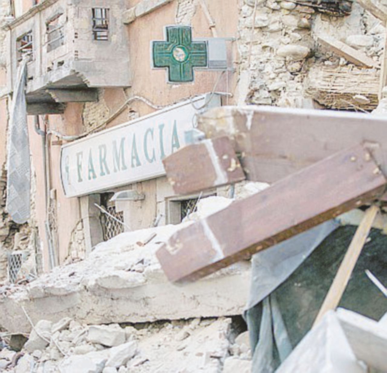 Una famiglia sterminata: 8 morti, 4 dispersi