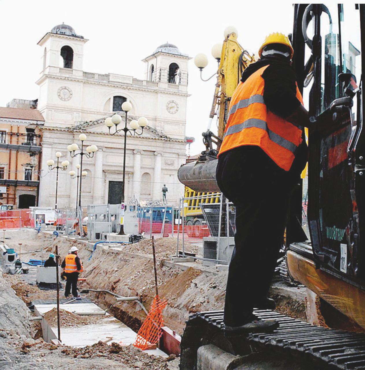 Copertina di L’Aquila, dopo 7 anni 9 mila sfollati: chi va via non torna a casa