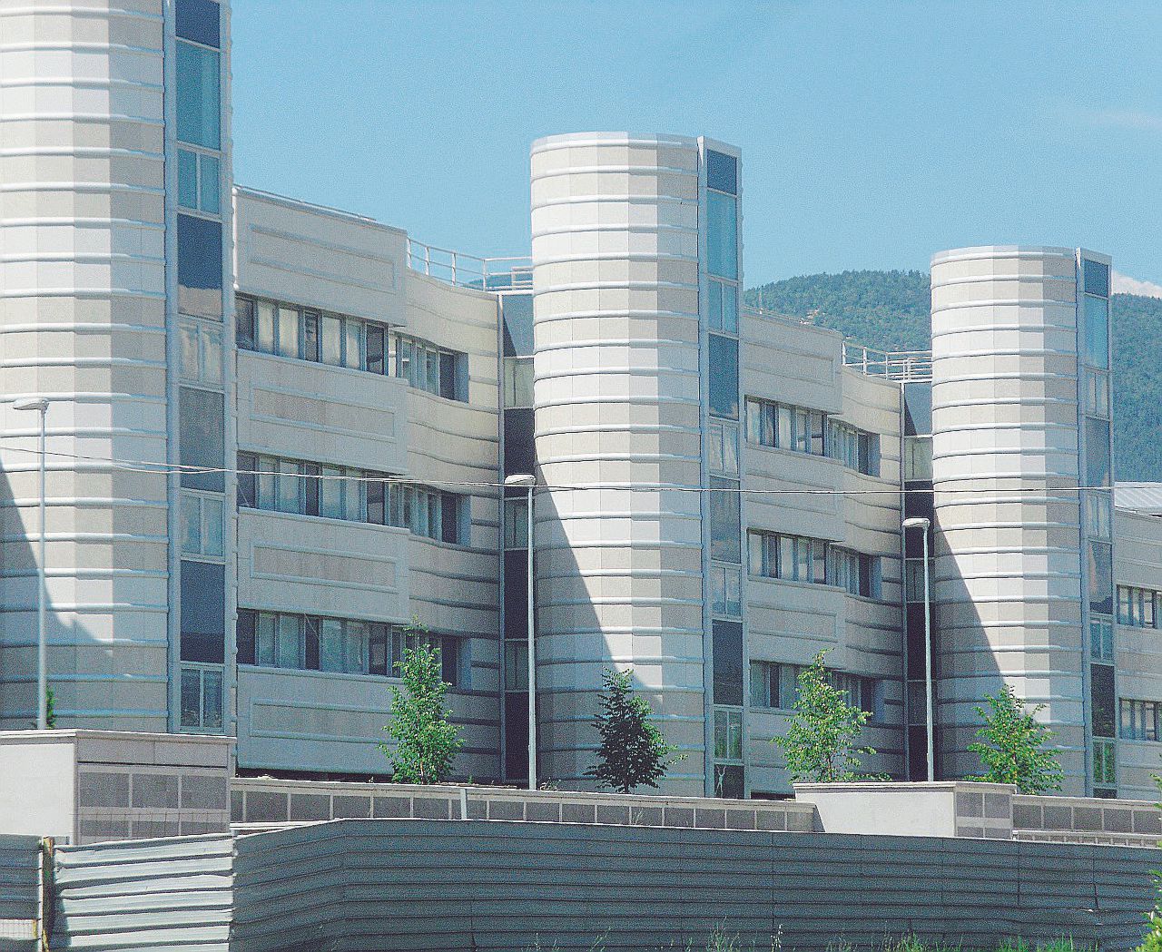 Copertina di I carabinieri nella caserma “fuorilegge”