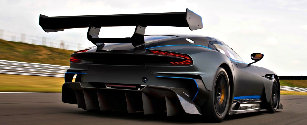 Copertina di Le Mans, un giro di pista sulla Aston Martin da 820 cavalli – FOTO e VIDEO