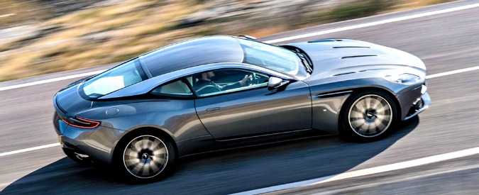 Copertina di Aston Martin DB11, dai film di James Bond alla strada – FOTO