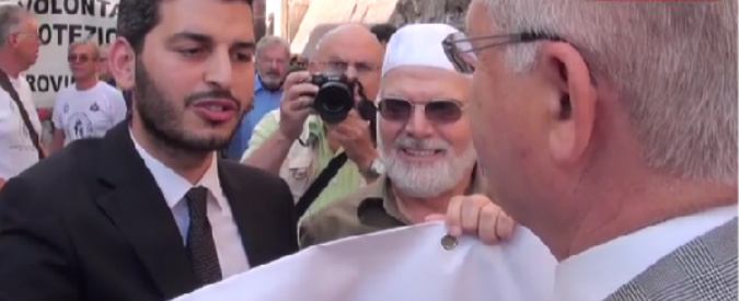 Copertina di Strage di Bologna, islamici in corteo al 36mo anniversario: “Contro tutti i terrorismi”