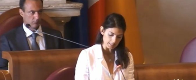 Roma, Raggi presenta programma : “Municipalizzata rifiuti Ama va riorganizzata: ha 600 milioni di debiti”