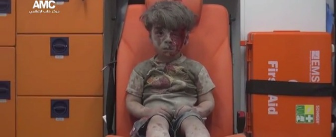 Siria, chi ha colpito la casa del piccolo Omran? Ministero Difesa russo: “Noi non bombardiamo civili”