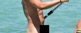 Copertina di Orlando Bloom completamente nudo al mare: e sui social i commenti sono tutti per lui
