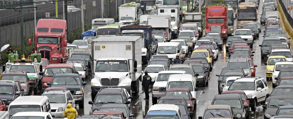 Traffico, a Città del Messico si passano nove giorni all’anno in coda