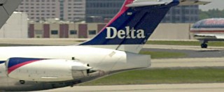 Copertina di Delta Airlines ha revocato il blocco dei voli. Questa mattina caos anche a Fiumicino e Malpensa