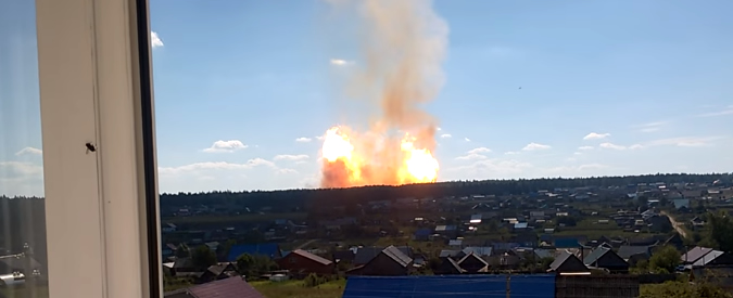 Copertina di Russia, esplode un gasdotto a Pern. Il video dello spaventoso incendio