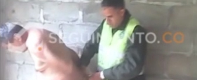 Copertina di Colombia, sesso per alzare i voti di matematica. Insegnante beccato con le mutande calate