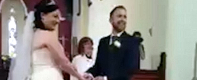 Copertina di Panico nuziale, il testimone dimentica le fedi. Ma a salvare il matrimonio ci pensa Superman