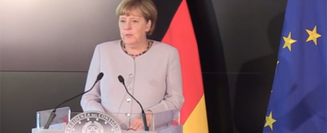 Copertina di Terremoto, Merkel: “Ricostruzione? Troveremo buone soluzioni all’interno del Patto di Stabilità”