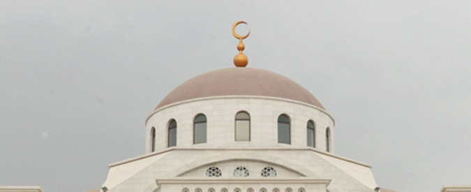 Moschee, decenni di opacità sui fondi: in 3 anni 25 milioni solo dal Qatar. Ucoii: “Comuni non ci chiedono i bilanci, noi li diamo”