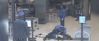 Copertina di Usa, agenti di sicurezza dell’aeroporto di Memphis picchiano e arrestano ragazza disabile