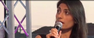 Copertina di Roma, Raggi: “Maxi stipendi? Competenza e merito si pagano il giusto. Ma spendiamo meno di Marino”