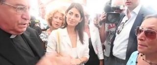 Copertina di Roma, il sindaco Virginia Raggi in visita al pranzo di Ferragosto organizzato dalla mensa dei poveri