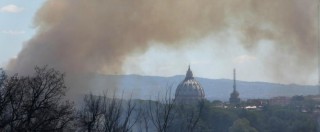 Copertina di Roma, incendio nel Parco del Pineto: evacuate case, convento e centro anziani. Domato in serata. Roghi in tutto il Lazio (FOTO – VIDEO)