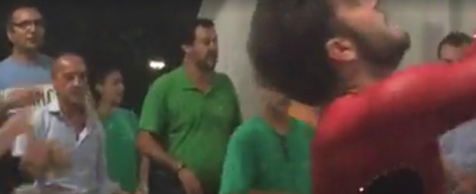 Copertina di “Andiamo a comandare” in salsa padana, Salvini balla (male) la hit di Rovazzi