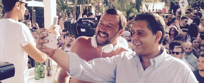 Copertina di Milano Marittima, Matteo Salvini e Giovanni Toti improbabili Dj alla consolle del Papeete Beach