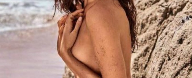 Sara Sampaio, la modella di Victoria’s Secret paparazzata a seno nudo: “Mi sono sentita violentata”