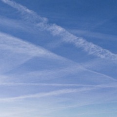 “Le scie chimiche aumentano il riscaldamento climatico, pronti a combatterle con l’intelligenza artificiale”: Google lancia l’Operazione Blue Skies e riaccende le teorie del complotto