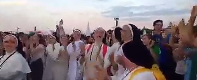 Copertina di Polonia, al termine della Giornata della Gioventù le suore ballano e cantano sulle note di Gigi D’Agostino