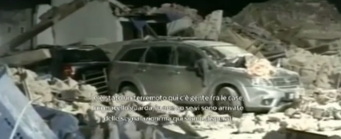 Copertina di Il terremoto nelle telefonate al 113 dopo la prima scossa: “Un macello”