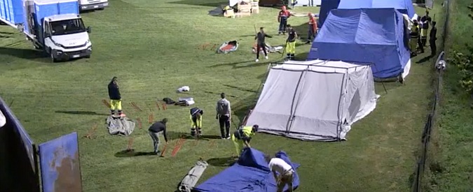 Copertina di Terremoto, prima notte in tenda. “Siamo gli ultrà dell’Ascoli, qui per dare una mano”