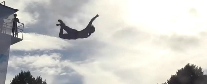 Copertina di Tuffi da zero punti? In Norvegia sono apprezzatissimi: ecco il campionato di “spanciate”