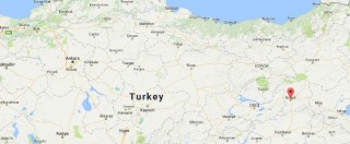 Copertina di Turchia, attentato contro la polizia: 5 agenti morti in esplosione nel sud-est