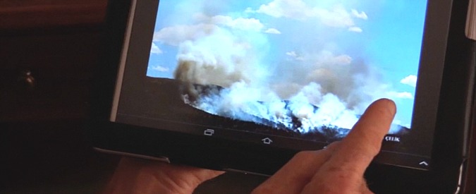 Copertina di Turchia, l’attivista italiano espulso: “Erdogan bombarda i curdi con barili incendiari, nessuno deve sapere”