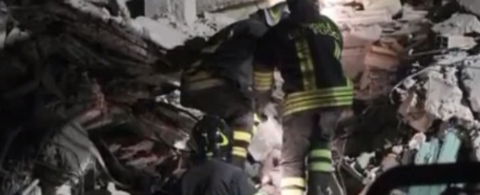 Copertina di La commovente telefonata ai pompieri: “Grazie per quello che fate. Vi manderei i tortellini”