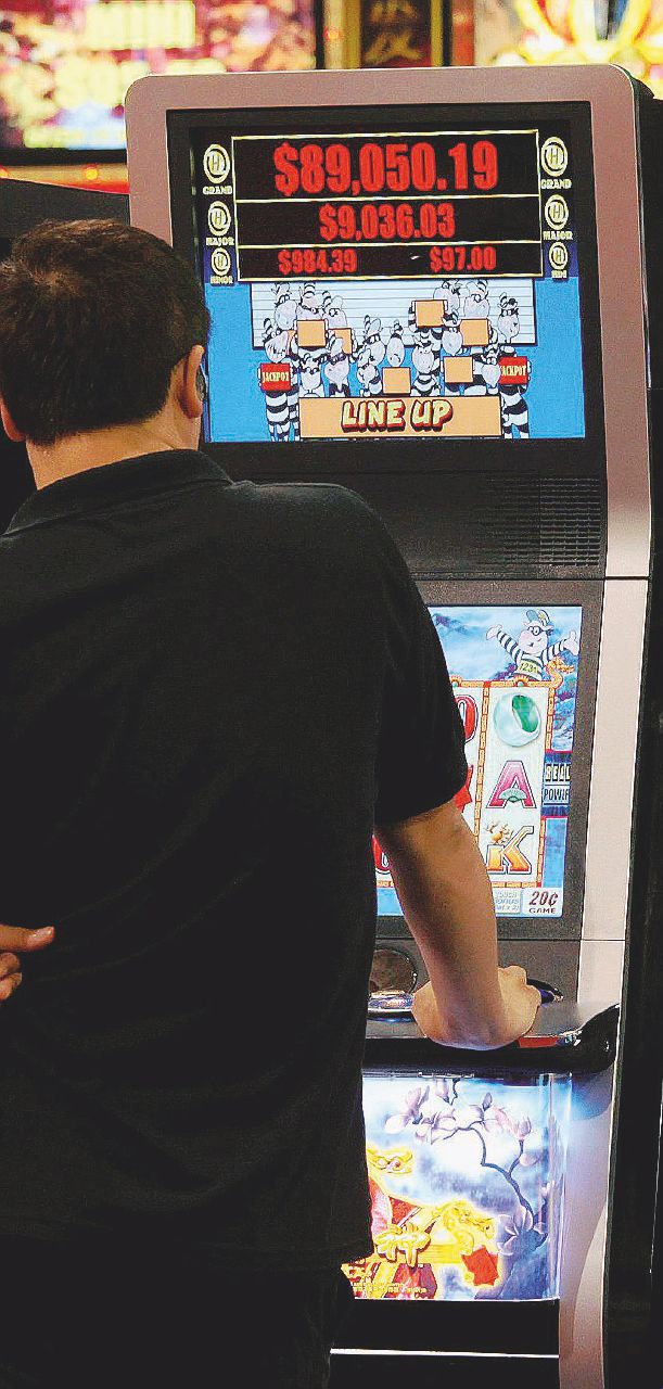 Copertina di Libera slot machine in libero Stato: la Sisal sfida De Magistris