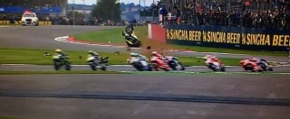 Copertina di MotoGp Silverstone, vince Viñales, terzo Rossi, Iannone cade. Incidente tra Pol Espargaro e Loris Baz